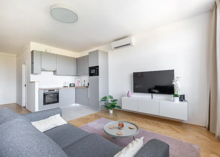 Spacious And Freshly Renovated Budapest