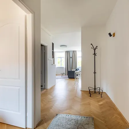 Διαμέρισμα Spacious And Freshly Renovated *