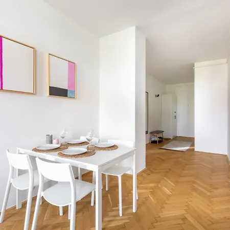 Spacious And Freshly Renovated * 布达佩斯
