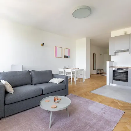 Διαμέρισμα Spacious And Freshly Renovated *