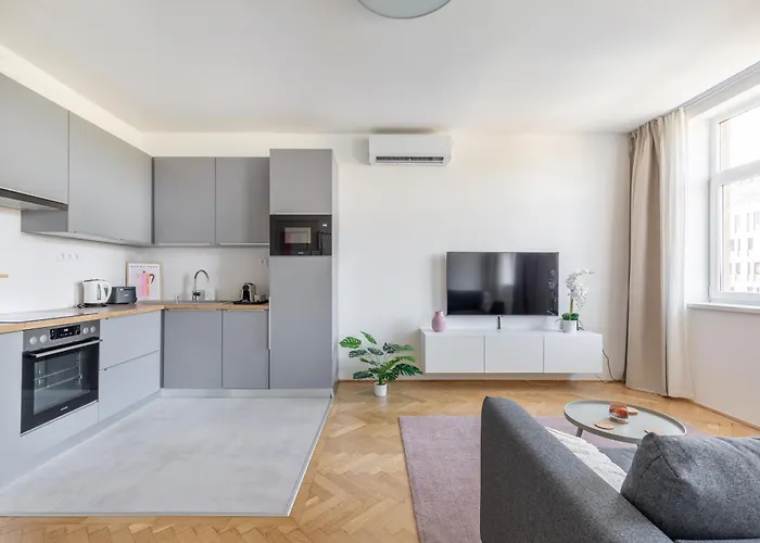 Spacious And Freshly Renovated