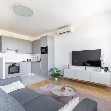 Spacious And Freshly Renovated Budapešť